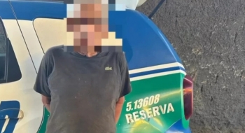 Idoso é preso por fazer 'castração caseira' e mutilar órgãos genitais de cães, em Goiânia